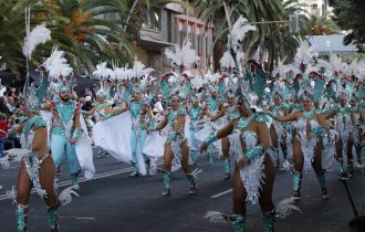 טיול לאיים הקנריים בזמן אירועי הקרנבל הססגוניים